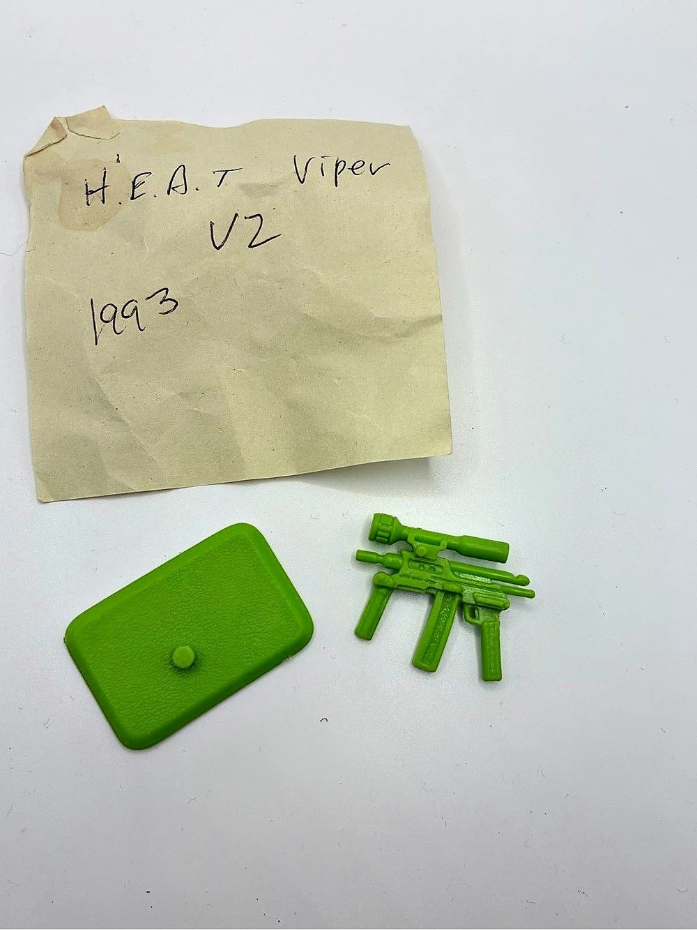 Hasbro G.I. Joe H.E.A.T. Viper v2 Rifle and Figure Stand & Stand Green